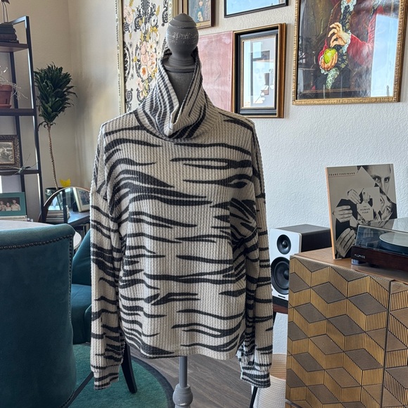 Sanctuary Black and White Turtleneck Sweater - Picture 1 of 6